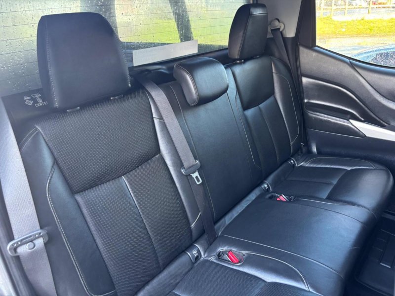NISSAN NAVARA