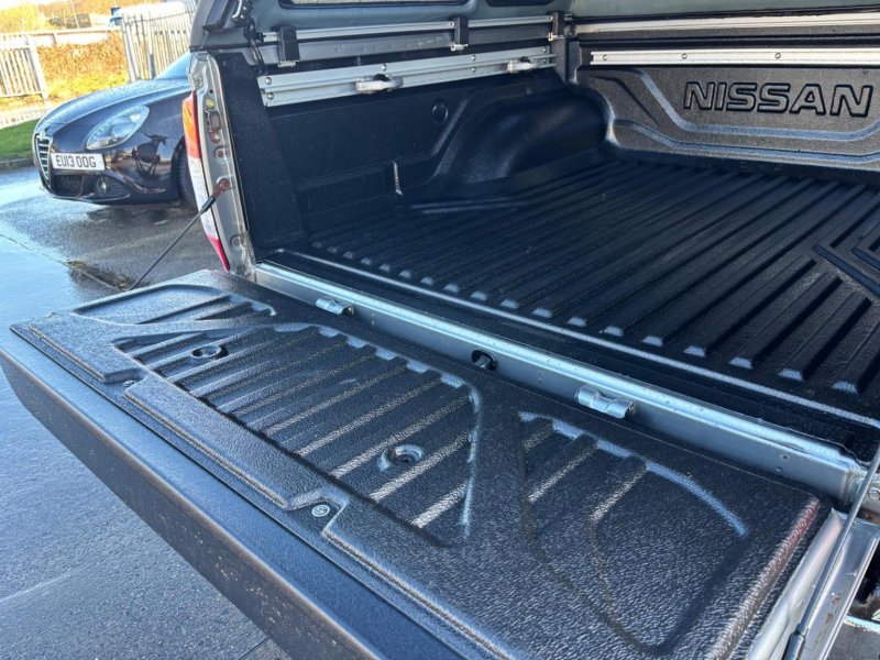 NISSAN NAVARA