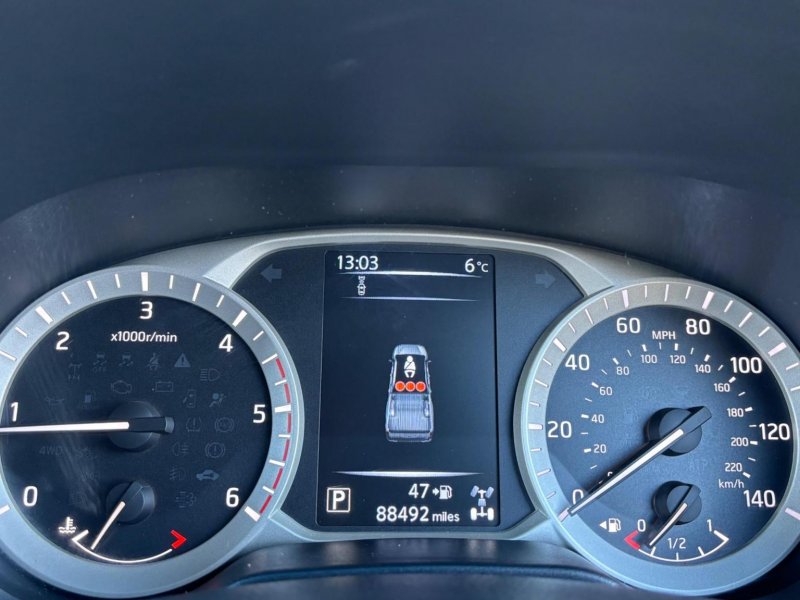 NISSAN NAVARA