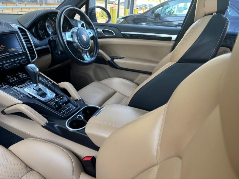PORSCHE CAYENNE